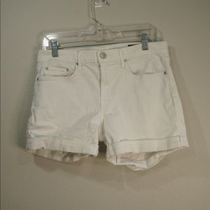 White jeans shorts by Vince